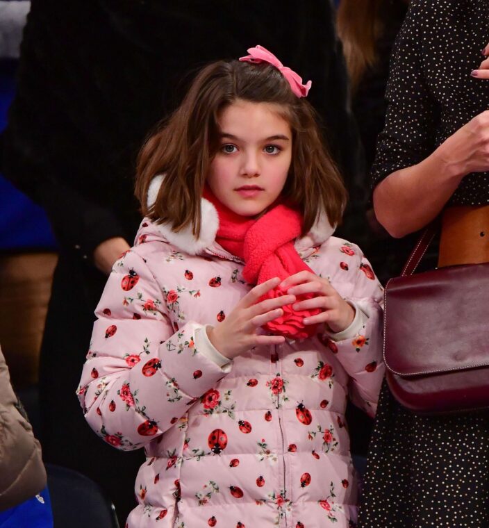 Suri Cruise at a basketball game at Madison Square Garden on December 16, 2017, in New York City | Source: Getty Images