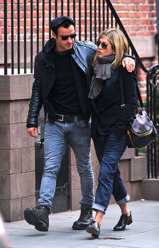 Justin Theroux and Jennifer Aniston walking around West Village on September 16, 2011, in New York City. | Source: Getty Images