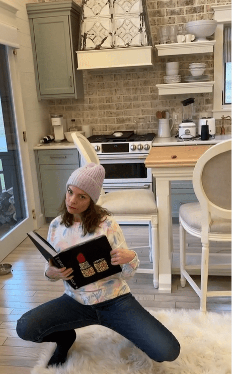 Brad Paisley and Kimberly Williams' breakfast area | Source: YouTube/People