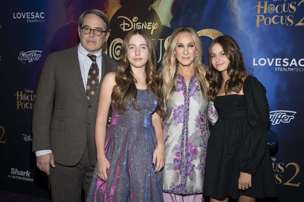 Matthew Broderick, Tabitha Hodge, Sarah Jessica Parker and Loretta Elwell Broderick at the premiere of "Hocus Pocus 2" on September 27, 2022 in New York City | Source: Getty Images