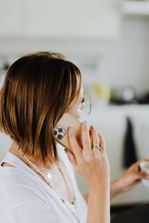 A woman talking on the phone | Source: Pexels