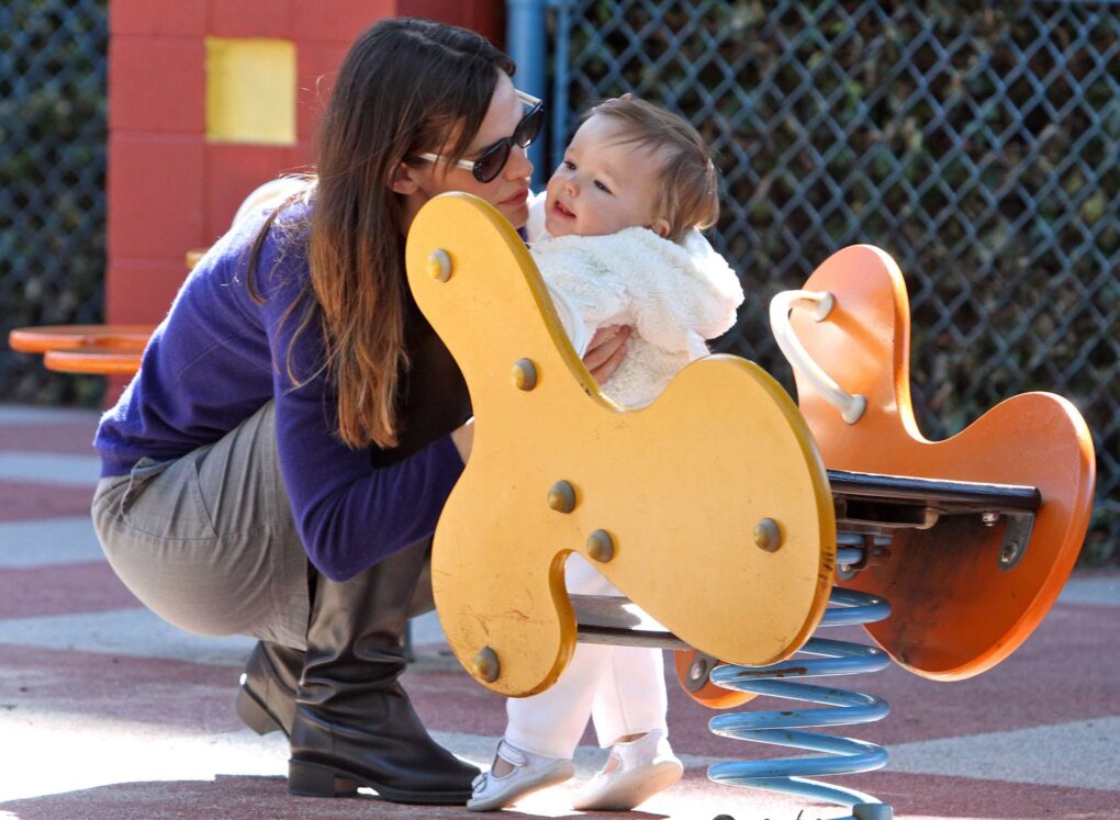 Jennifer Garner and Seraphina Affleck photographed on March 4, 2010 in Santa Monica, California. | Source: Getty Images