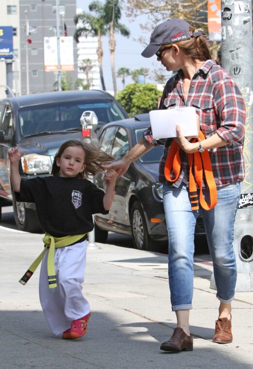 Seraphina Affleck and Jennifer Garner on April 5, 2013 in Los Angeles, California. | Source: Getty Images