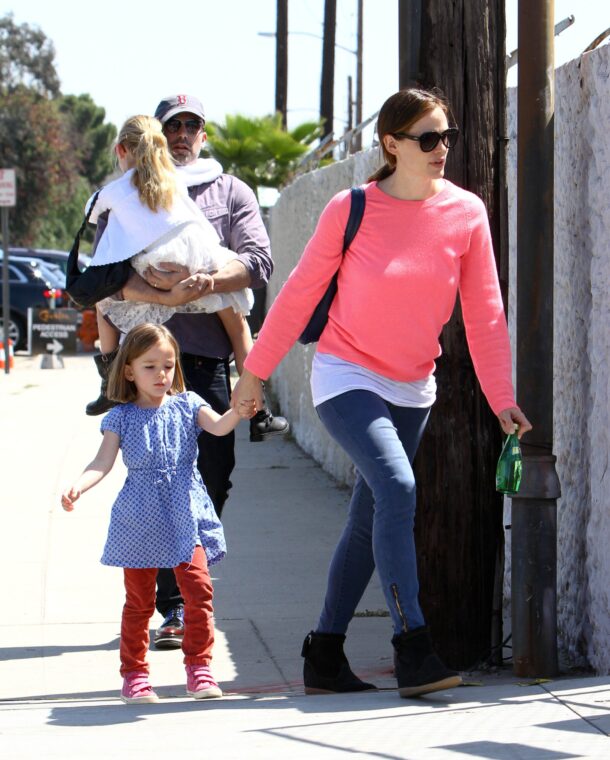 Ben Affleck, Seraphina Affleck, Violet Affleck and Jennifer Garner on April 6, 2013 in Los Angeles, California. | Source: Getty Images