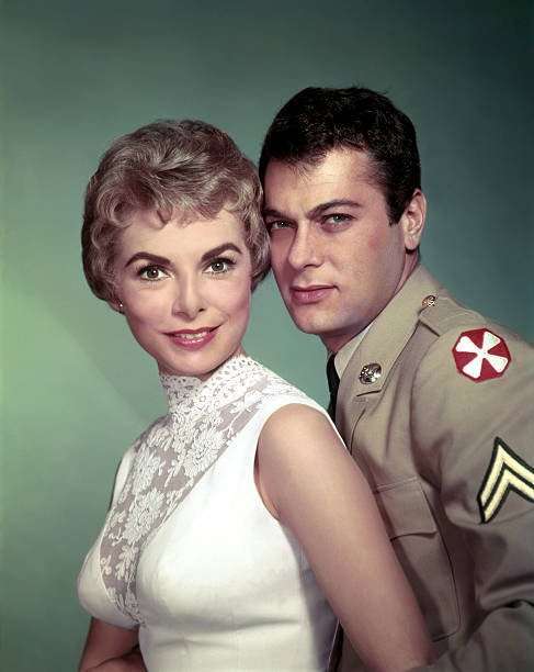 Promotional portrait of American actors Janet Leigh and Tony Curtis for the movie Strictly for Pleasure directed by Blake Edwards | Source: Getty Images