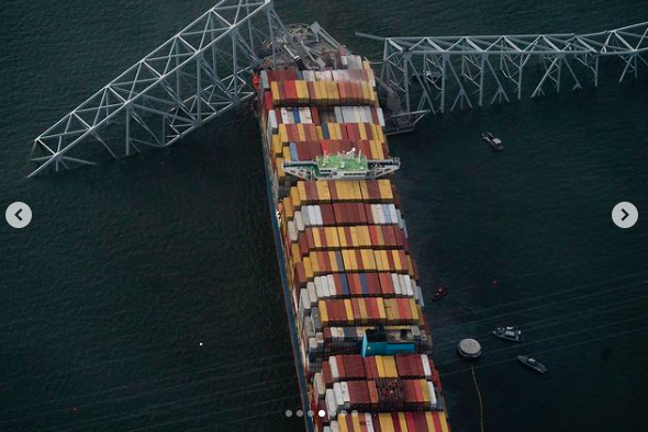 The scene where a container ship crashed into the Francis Scott Key Bridge in Baltimore, MD as seen from a plane on March 26, 2024 | Source: Instagram/vanhoutenphoto