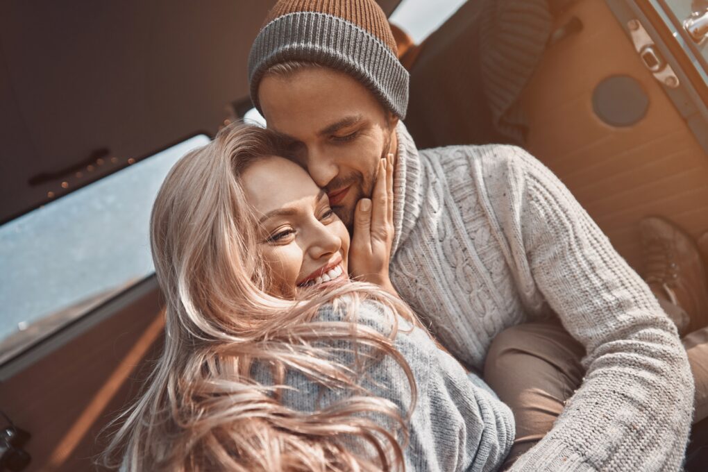 Loving couple hugging in their minivan | Source: Shutterstock