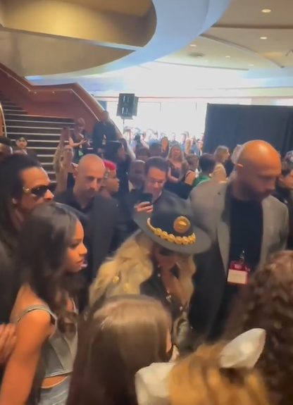 A closer look of Blue Ivy Carter's curly hair and her all-denim ensemble as she walks inside the iHeartRadio building with her parents, Jay-Z and Beyoncé. | Source: Tiktok/enews