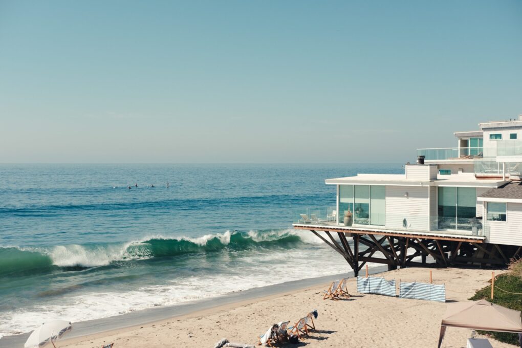 Wayne got Jimmy and Wendy a house by the sea. | Source: Unsplash