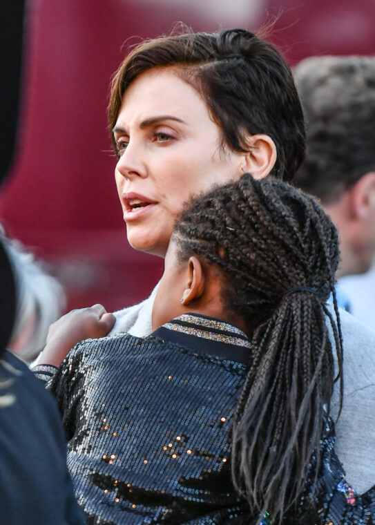 Charlize Theron and daughter at the Giffords Circus media night for their 2019 production "Xanadu" on, June 27, 2019, at Chiswick House and Gardens, in London, England.| Source: Getty Images